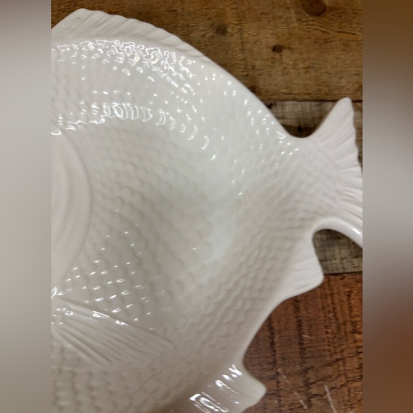 Olfaire World Market White Textured Fish Shaped Bowl Serving Bowl Made Portugal - Picture 2 of 9